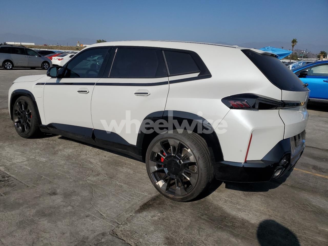 Photo 2 of 2024 BMW XM (VIN 5YM23CS08R9X19558)