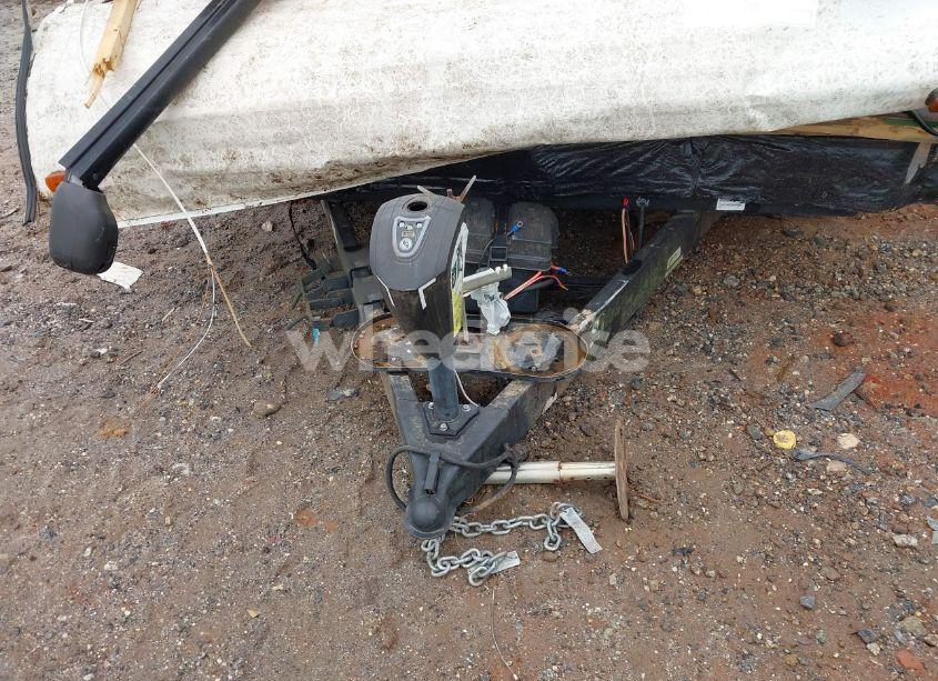 Photo 10 of 2016 Forest River 32R (VIN 5ZT2AZXB9GB911712)