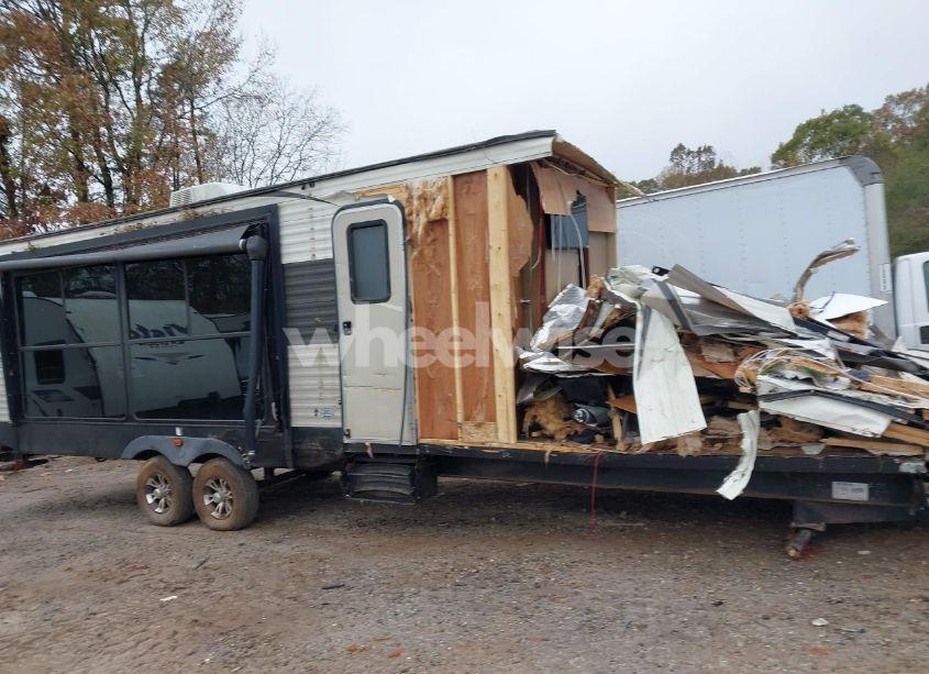 Photo 12 of 2016 Forest River 32R (VIN 5ZT2AZXB9GB911712)