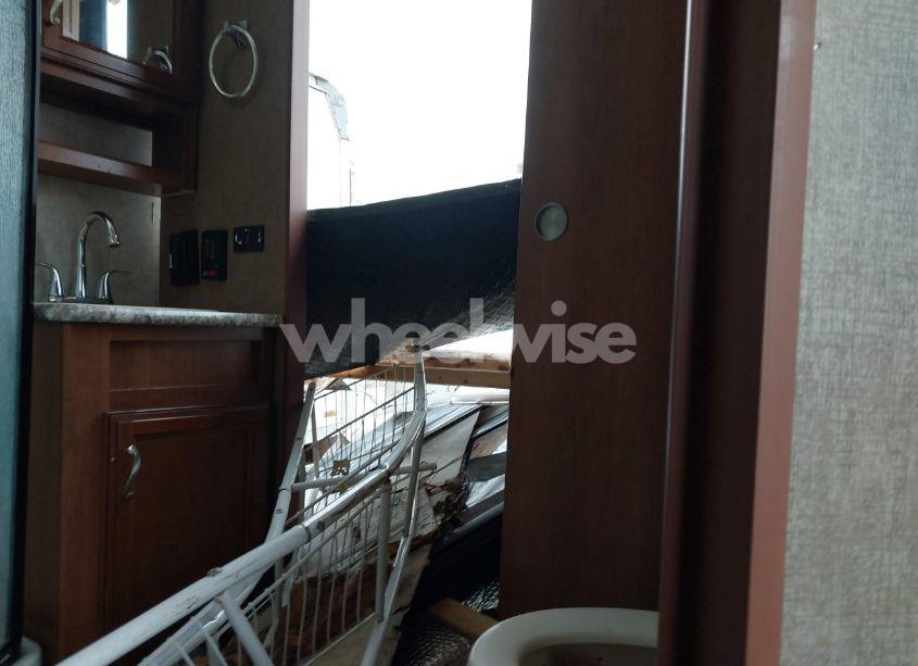 Photo 5 of 2016 Forest River 32R (VIN 5ZT2AZXB9GB911712)