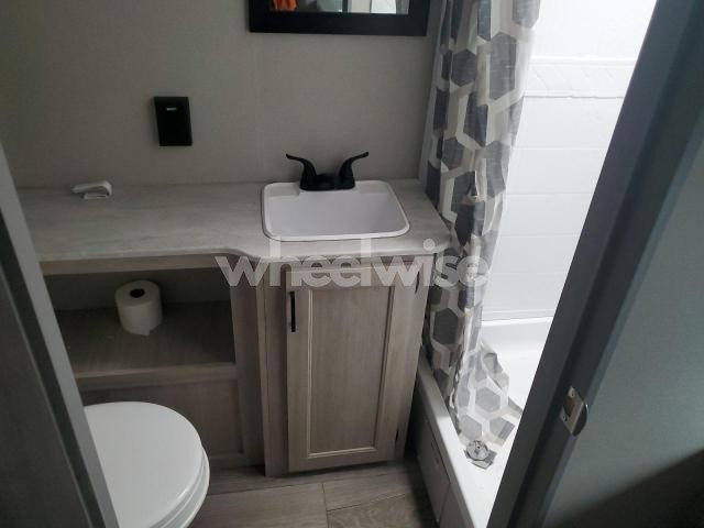 Photo 3 of 2024 FORESRIVER CATALINA (VIN 5ZT2CALB2RU042712)