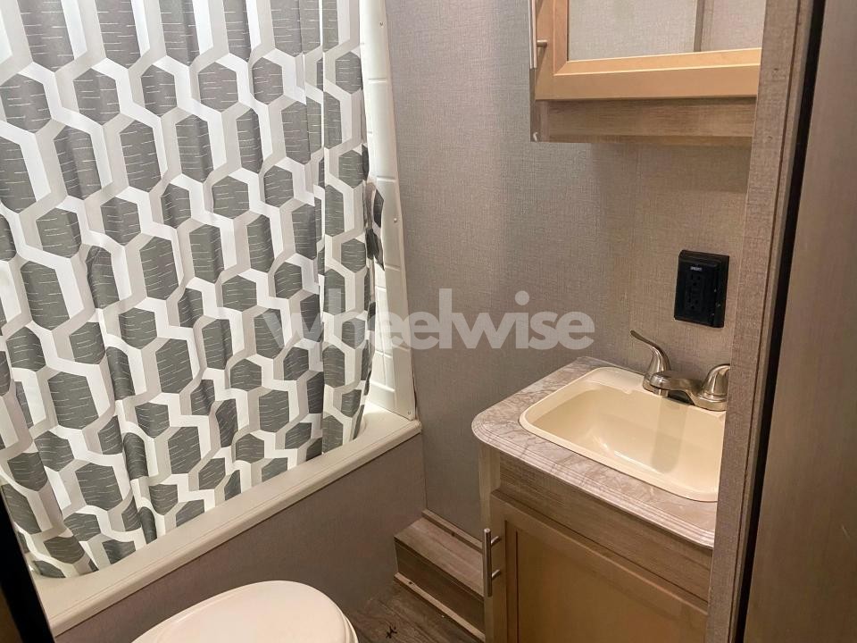 Photo 10 of 2020 COACH CATALINA (VIN 5ZT2CARB6LU035762)