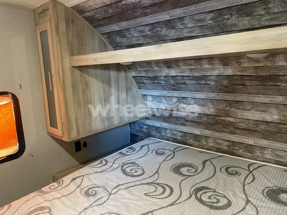 Photo 5 of 2020 COACH CATALINA (VIN 5ZT2CARB6LU035762)