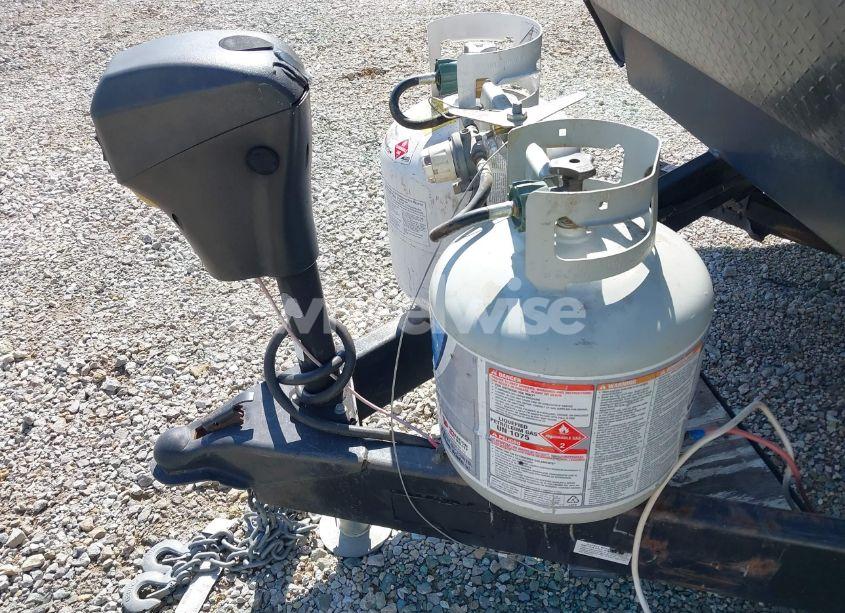 Photo 10 of 2016 Forest River CATALINA 273DBS (VIN 5ZT2CASB3GA021965)