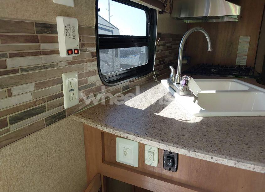 Photo 7 of 2016 Forest River CATALINA 273DBS (VIN 5ZT2CASB3GA021965)