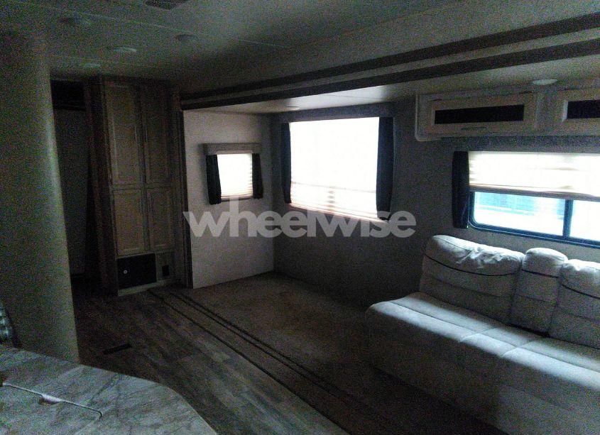 Photo 5 of 2019 Coachmen Catalina N/A (VIN 5ZT2CAXB0KX014194)