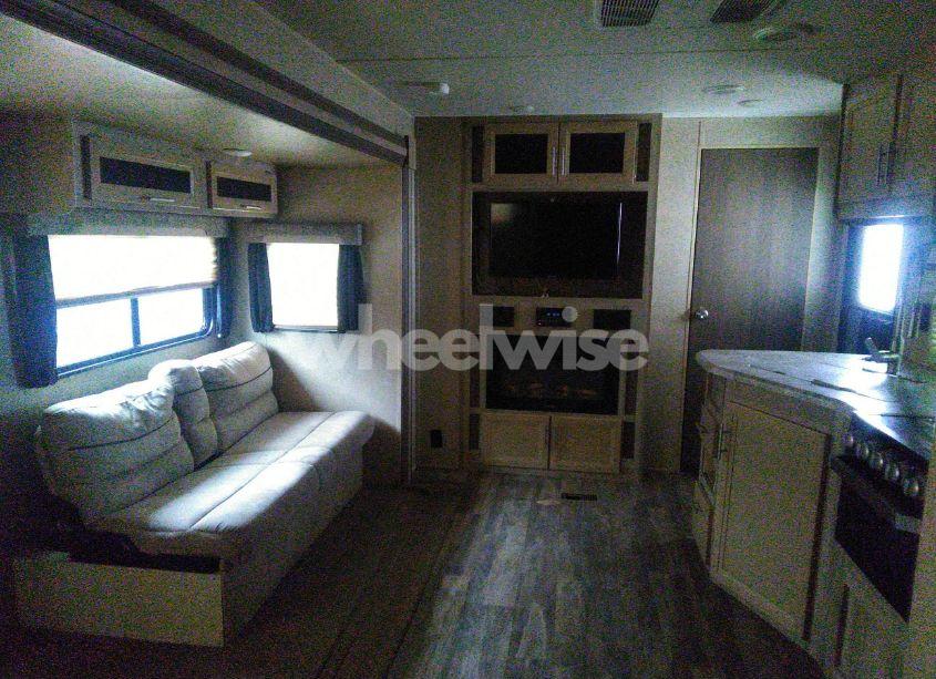 Photo 6 of 2019 Coachmen Catalina N/A (VIN 5ZT2CAXB0KX014194)