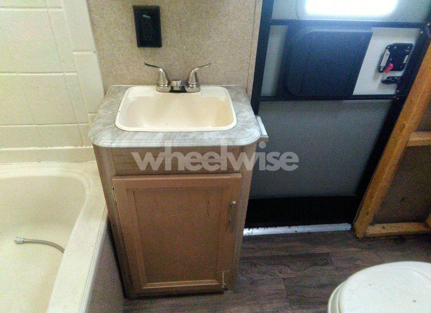 Photo 7 of 2019 Coachmen Catalina N/A (VIN 5ZT2CAXB0KX014194)