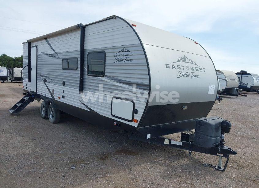 2021 East To WEST-DELLA T 261RB (VIN 5ZT2DERB9M9007429) main photo