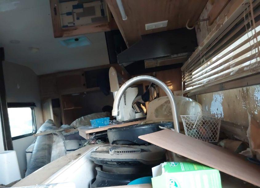 Photo 10 of 2018 Coachmen Freedom EX (VIN 5ZT2FEHB6JS031168)