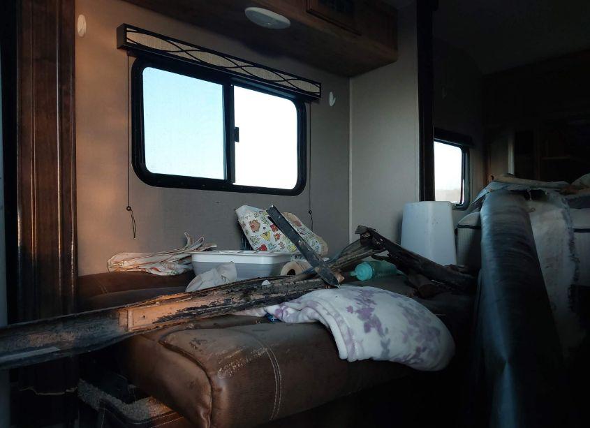 Photo 5 of 2018 Coachmen Freedom EX (VIN 5ZT2FEHB6JS031168)