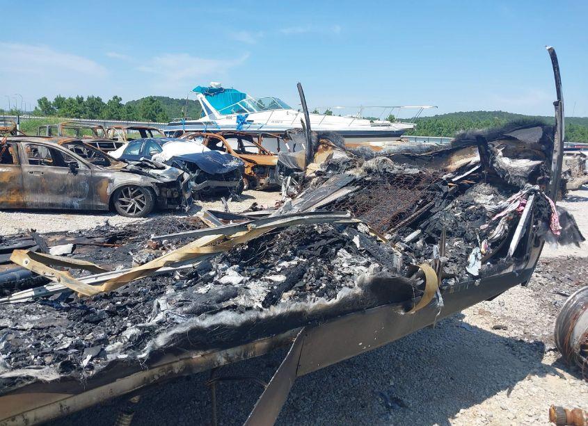 Photo 8 of 2016 Coachmen Freedom (VIN 5ZT2FEPB5GA021974)