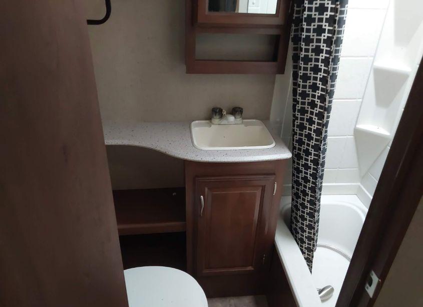 Photo 7 of 2016 Coach Freedom (VIN 5ZT2FEWB6GA019409)