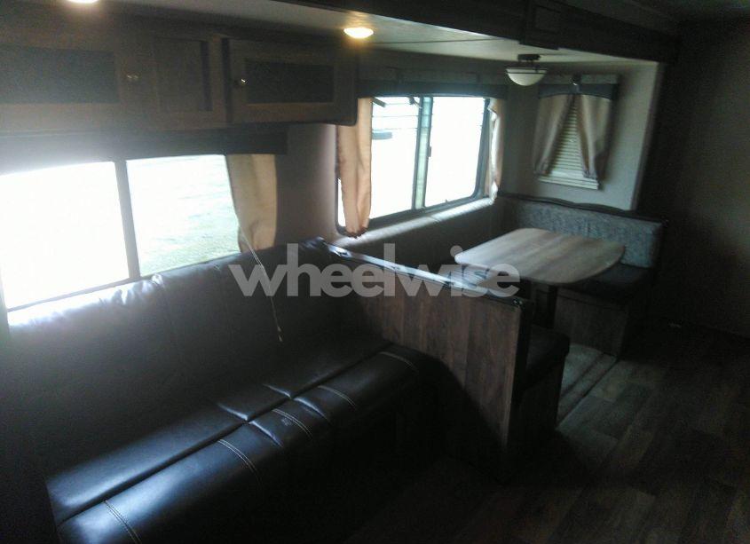 Photo 13 of 2019 Palomino 27ft N/A (VIN 5ZT2PUSBXK4000950)