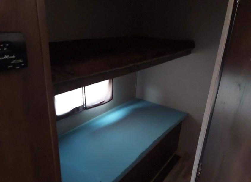 Photo 13 of 2018 Fore Wildwood (VIN 5ZT2SSRB4JE011458)