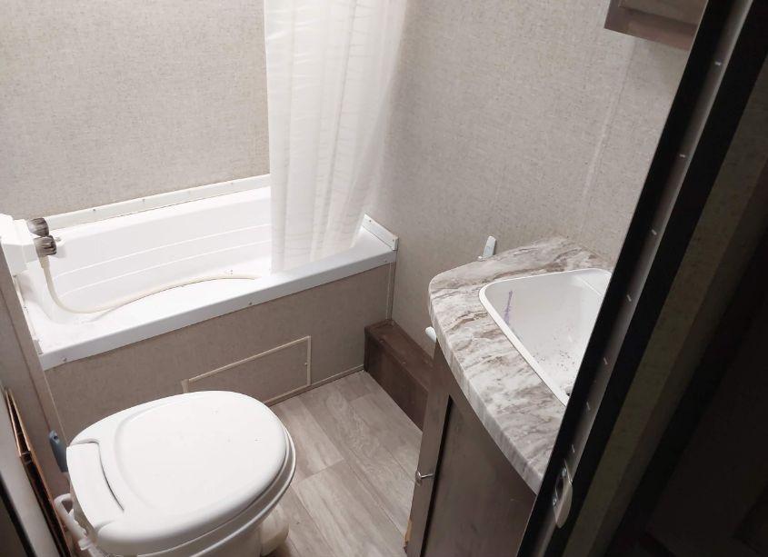 Photo 14 of 2018 Fore Wildwood (VIN 5ZT2SSRB4JE011458)