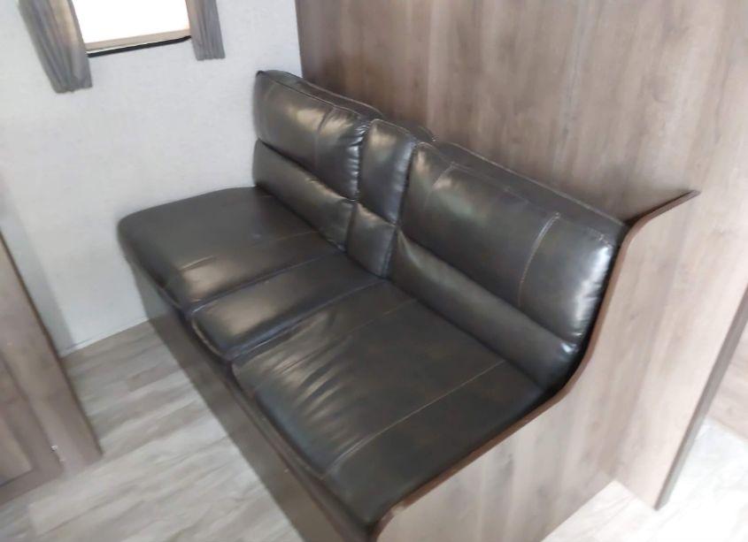 Photo 5 of 2018 Fore Wildwood (VIN 5ZT2SSRB4JE011458)