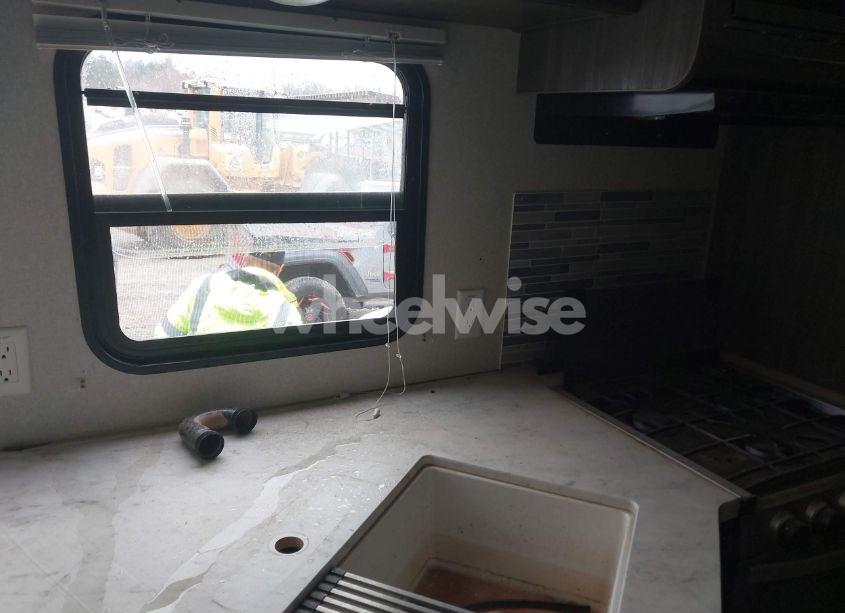 Photo 5 of 2021 Forest River SHASTA 310K (VIN 5ZT2SSWB7ME014928)