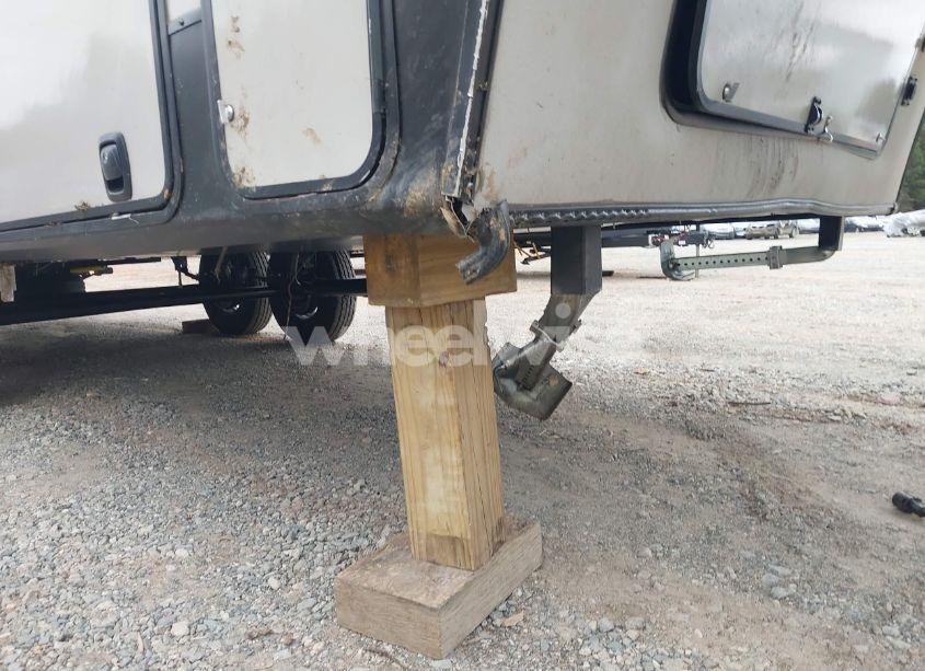 Photo 11 of 2021 Coachmen Chaparral N/A (VIN 5ZT3CLPB8MA325314)