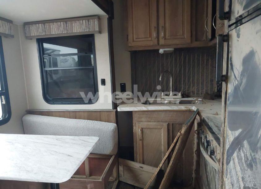 Photo 5 of 2021 Coachmen Chaparral N/A (VIN 5ZT3CLPB8MA325314)