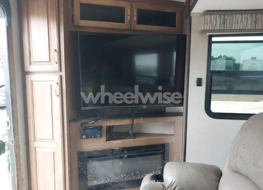 Photo 8 of 2021 Coachmen Chaparral N/A (VIN 5ZT3CLPB8MA325314)