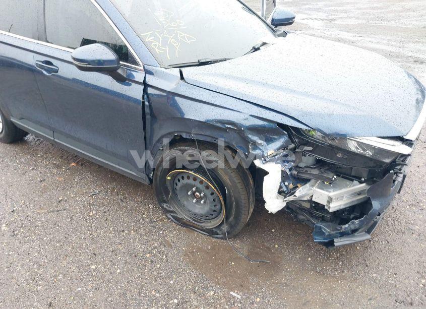 Photo 6 of 2024 Honda Cr-v LX AWD (VIN 7FARS4H28RE018845)