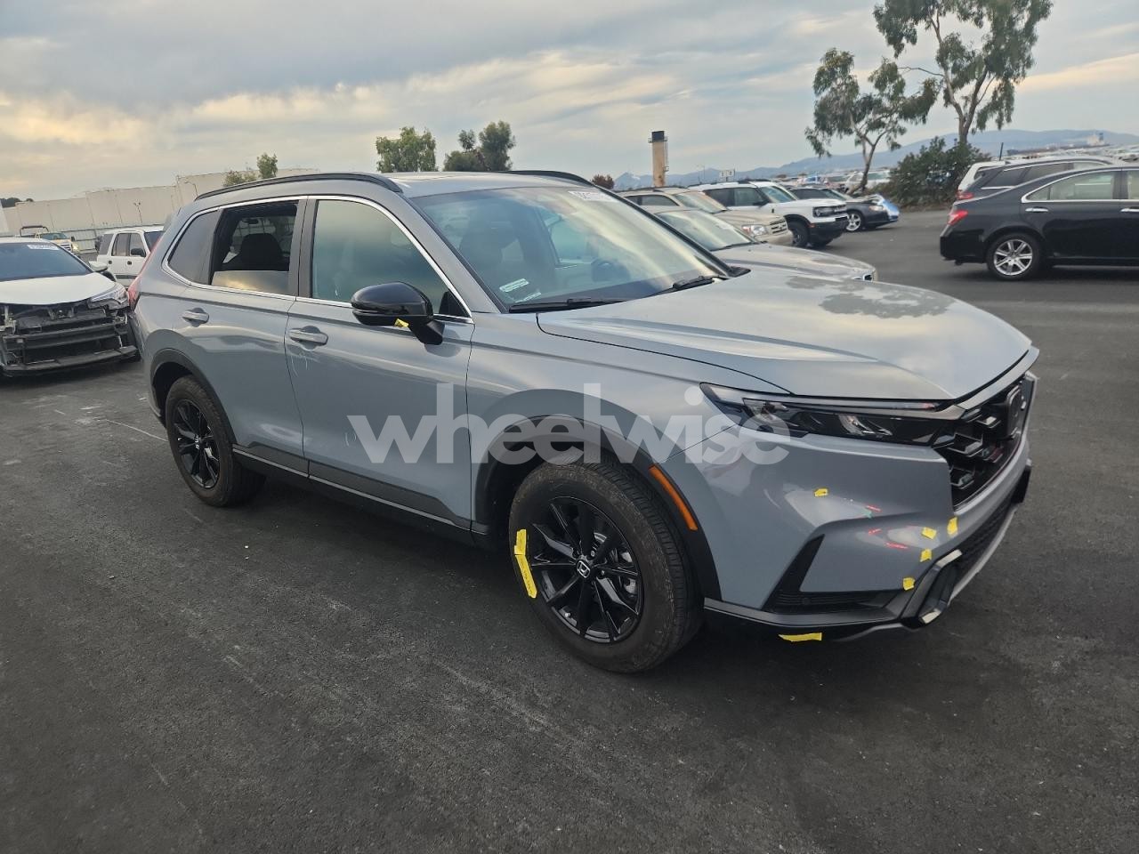 Photo 4 of 2025 HONDA CR-V SPORT-L (VIN 7FARS6H87SE099875)