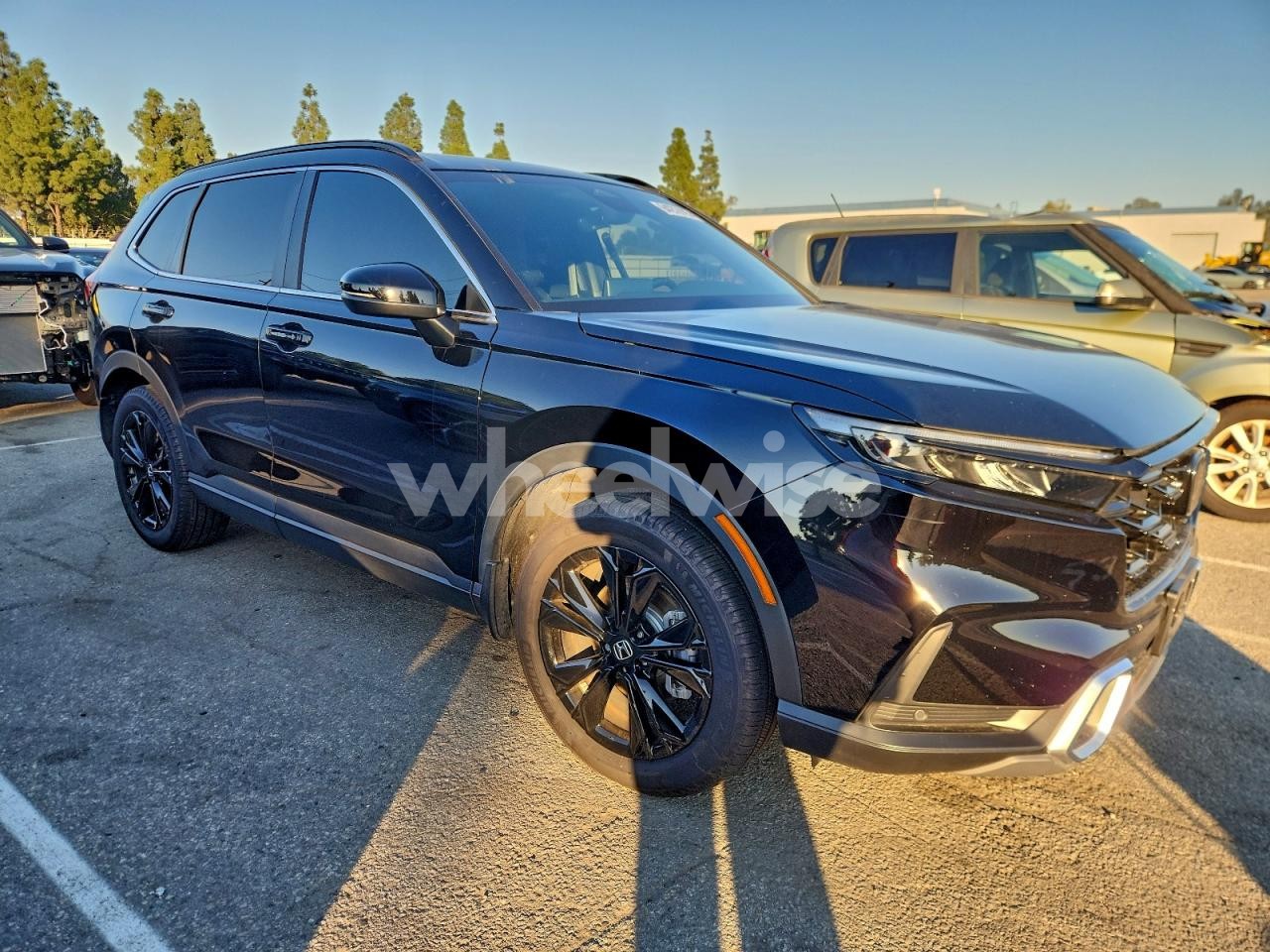 Photo 4 of 2025 HONDA CR-V SPORT TOURING (VIN 7FARS6H90SE046847)