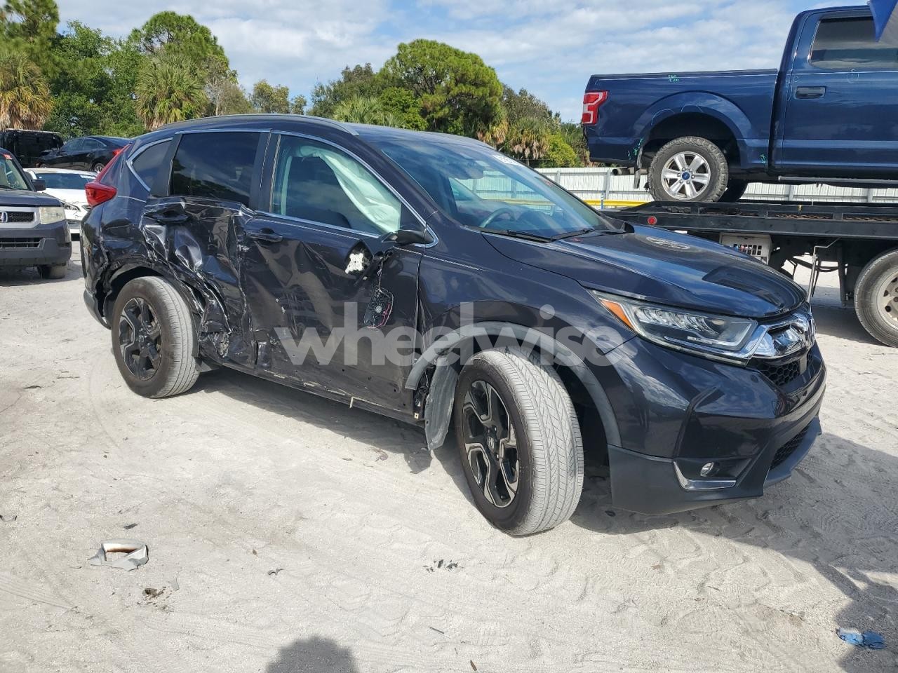 Photo 4 of 2019 HONDA CR-V TOURING (VIN 7FARW1H92KE004297)