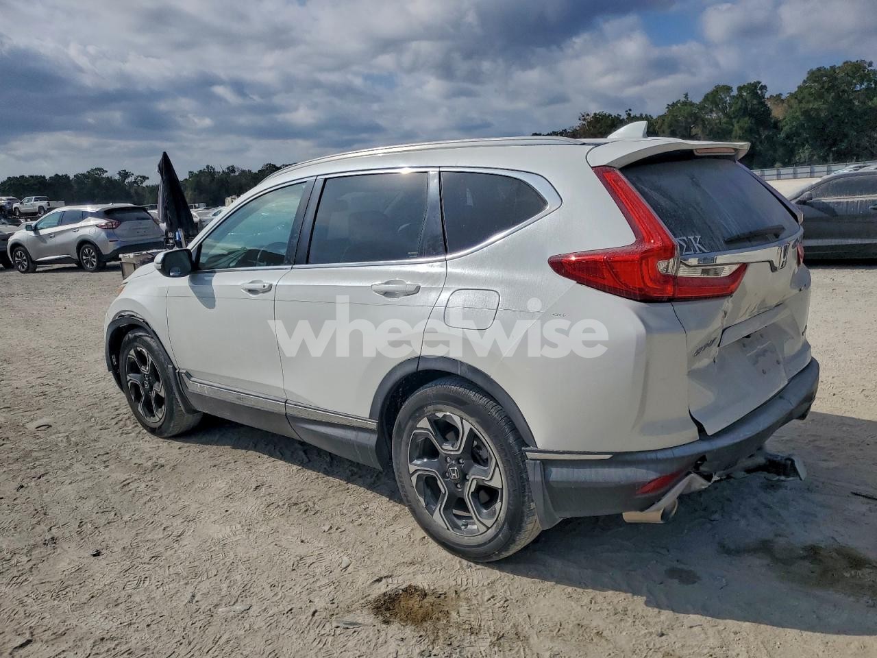 Photo 2 of 2019 HONDA CR-V TOURING (VIN 7FARW1H93KE008617)
