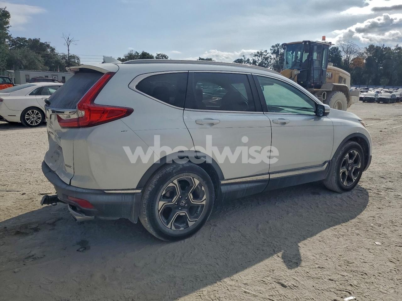 Photo 3 of 2019 HONDA CR-V TOURING (VIN 7FARW1H93KE008617)