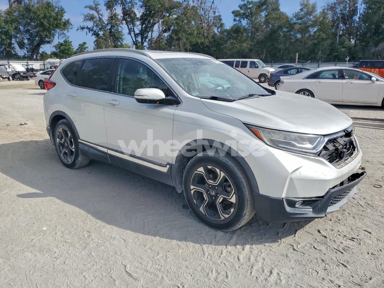 Photo 4 of 2019 HONDA CR-V TOURING (VIN 7FARW1H93KE008617)