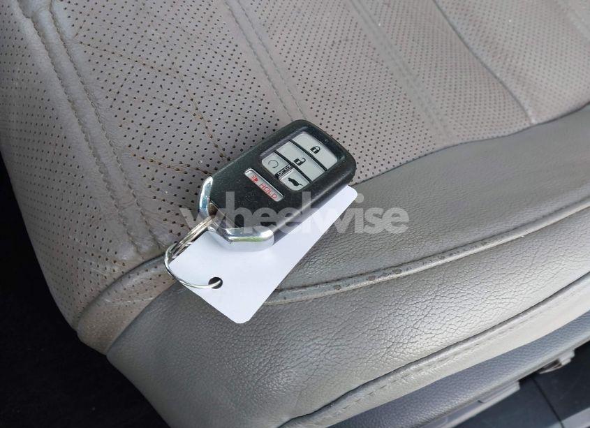 Photo 11 of 2018 Honda Cr-v TOURING (VIN 7FARW1H97JE055342)