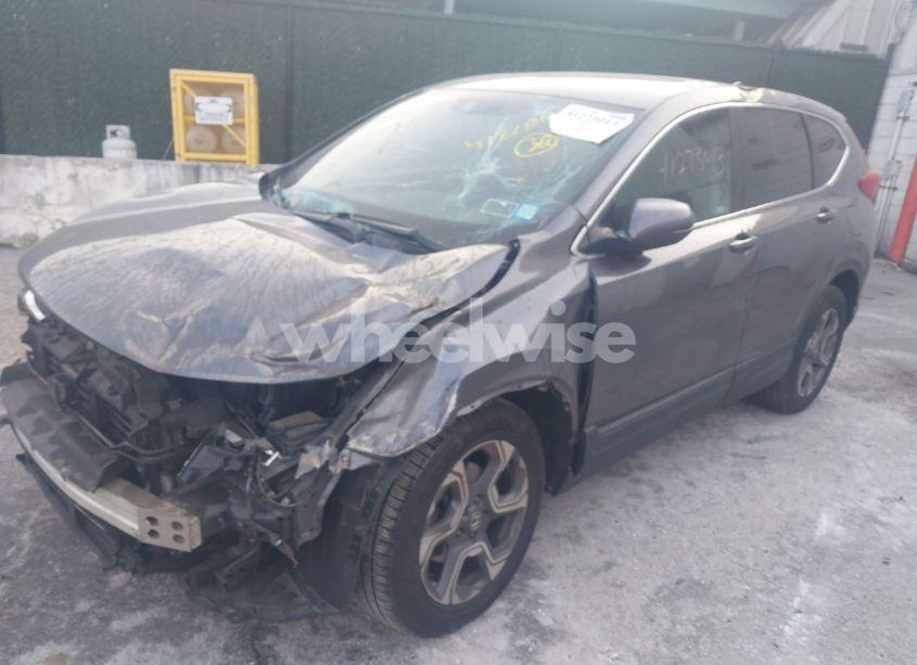 Photo 2 of 2018 Honda Cr-v EX (VIN 7FARW2H56JE059823)