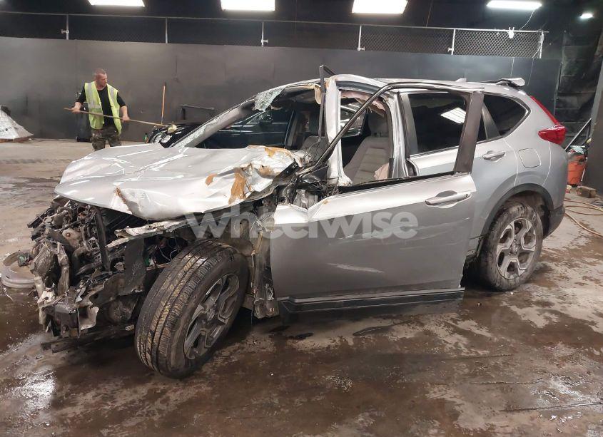 Photo 2 of 2018 Honda Cr-v EX (VIN 7FARW2H5XJE036027)