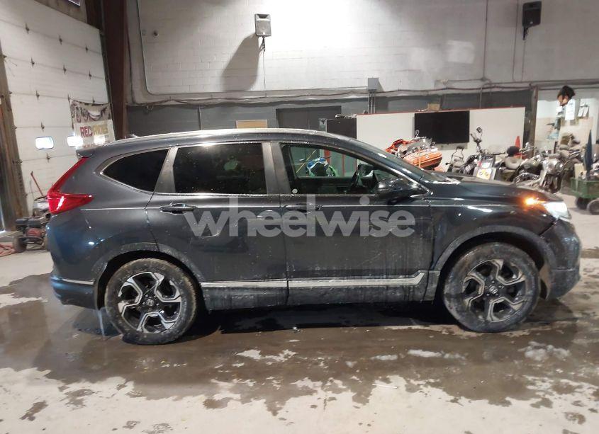 Photo 13 of 2018 Honda Cr-v TOURING (VIN 7FARW2H91JE080632)
