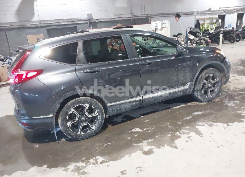 Photo 4 of 2018 Honda Cr-v TOURING (VIN 7FARW2H91JE080632)
