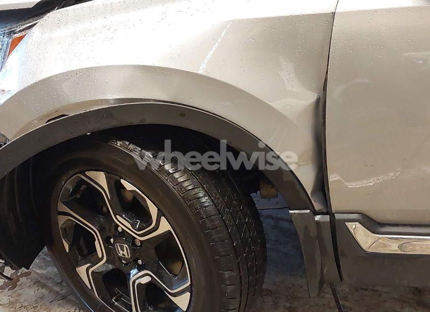 Photo 18 of 2018 Honda Cr-v TOURING (VIN 7FARW2H98JE005913)