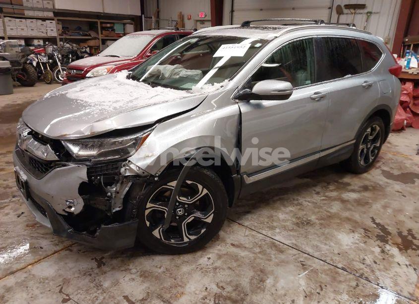 Photo 2 of 2018 Honda Cr-v TOURING (VIN 7FARW2H98JE005913)