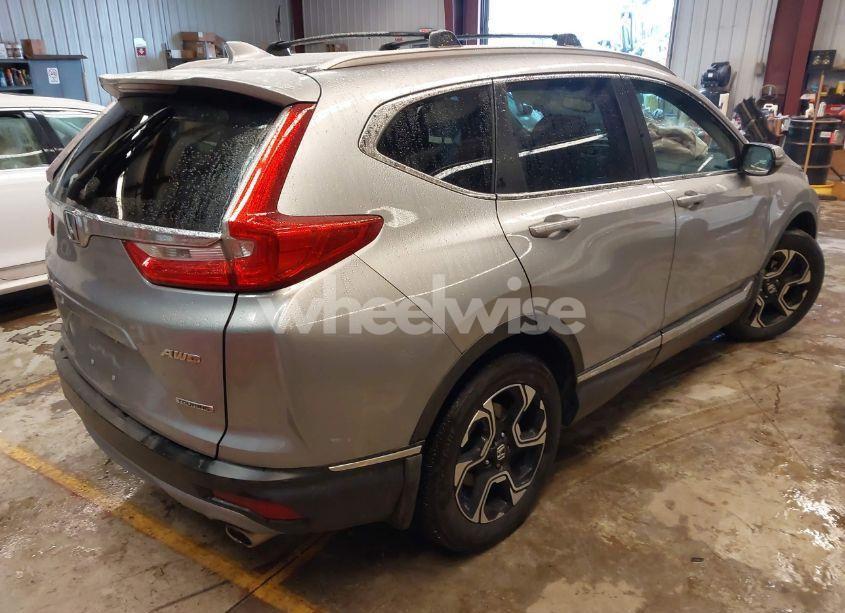 Photo 4 of 2018 Honda Cr-v TOURING (VIN 7FARW2H98JE005913)