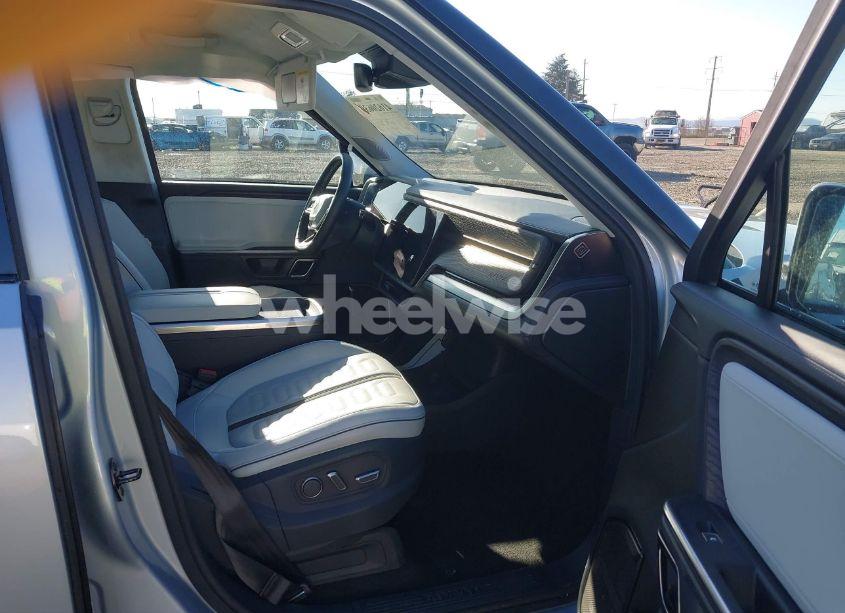 Photo 5 of 2023 Rivian R1t ADVENTURE QUAD MOTOR LARGE PACK (VIN 7FCTGAAA0PN021864)