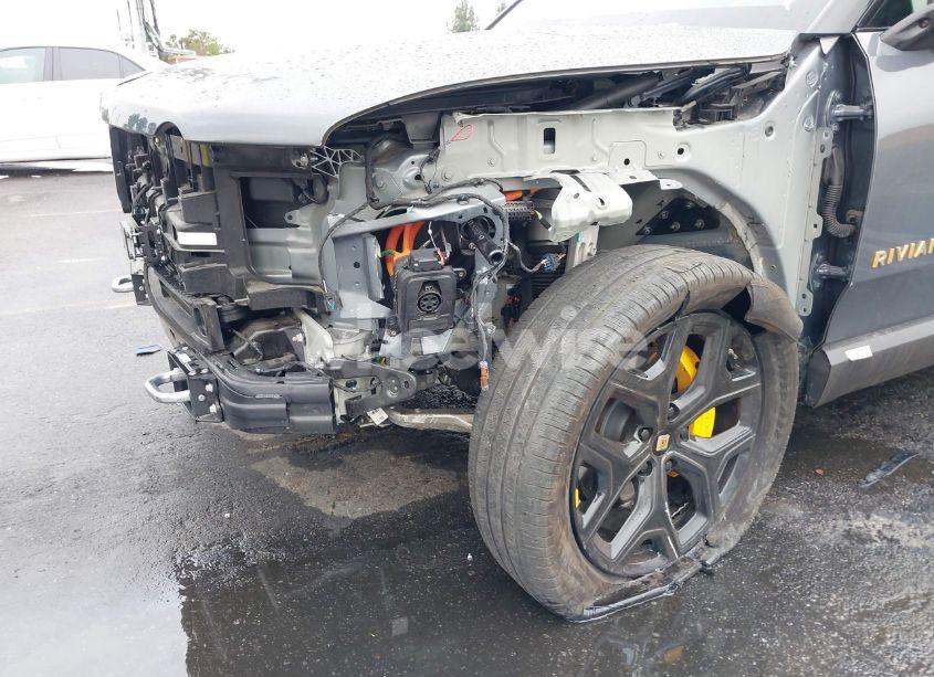 Photo 6 of 2022 Rivian R1t ADVENTURE (VIN 7FCTGAAA7NN016044)