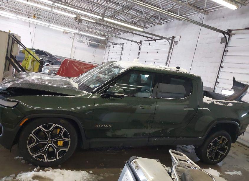 Photo 15 of 2023 Rivian R1t ADVENTURE QUAD MOTOR LARGE PACK (VIN 7FCTGAAAXPN017935)