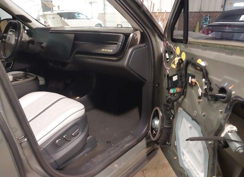 Photo 5 of 2022 Rivian R1t LAUNCH EDITION (VIN 7FCTGAAL0NN009423)