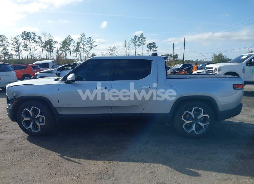 Photo 14 of 2024 Rivian R1t ADVENTURE/ADVENTURE DUAL MOTOR LARGE PACK/ADVENTURE DUAL MOTOR PERF LARGE PACK (VIN 7FCTGBAA8RN034001)