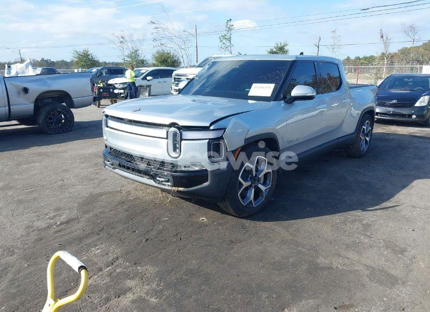 Photo 2 of 2024 Rivian R1t ADVENTURE/ADVENTURE DUAL MOTOR LARGE PACK/ADVENTURE DUAL MOTOR PERF LARGE PACK (VIN 7FCTGBAA8RN034001)