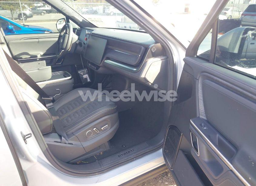 Photo 5 of 2024 Rivian R1t ADVENTURE/ADVENTURE DUAL MOTOR LARGE PACK/ADVENTURE DUAL MOTOR PERF LARGE PACK (VIN 7FCTGBAA8RN034001)