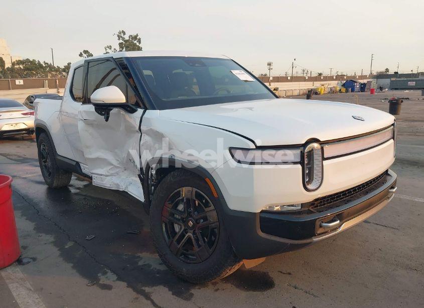 2024 Rivian R1t ADVENTURE/ADVENTURE DUAL MOTOR LARGE PACK/ADVENTURE DUAL MOTOR PERF LARGE PACK (VIN 7FCTGBAA8RN034385) main photo