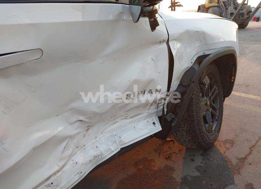 Photo 15 of 2024 Rivian R1t ADVENTURE/ADVENTURE DUAL MOTOR LARGE PACK/ADVENTURE DUAL MOTOR PERF LARGE PACK (VIN 7FCTGBAA8RN034385)