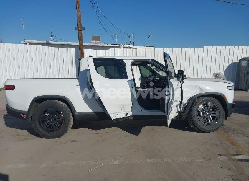 Photo 16 of 2024 Rivian R1t ADVENTURE/ADVENTURE DUAL MOTOR LARGE PACK/ADVENTURE DUAL MOTOR PERF LARGE PACK (VIN 7FCTGBAA8RN034385)